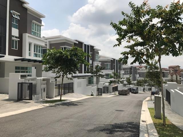 Rafflesia @ Hill Damansara Perdana, the three story semi-detached villas