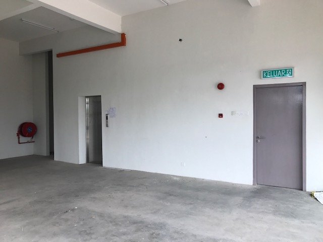 kawasan perindustrian balakong jaya selangor semi-detached factory for sale.
