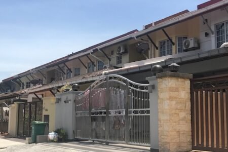 Bandar Kinrara bk5b Terrace Link house for sale