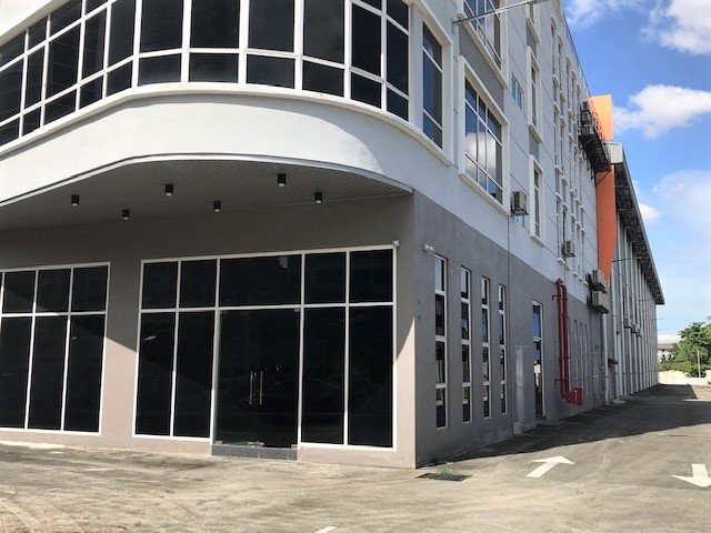 Puchong Showroom cum offices and warehouse for rent